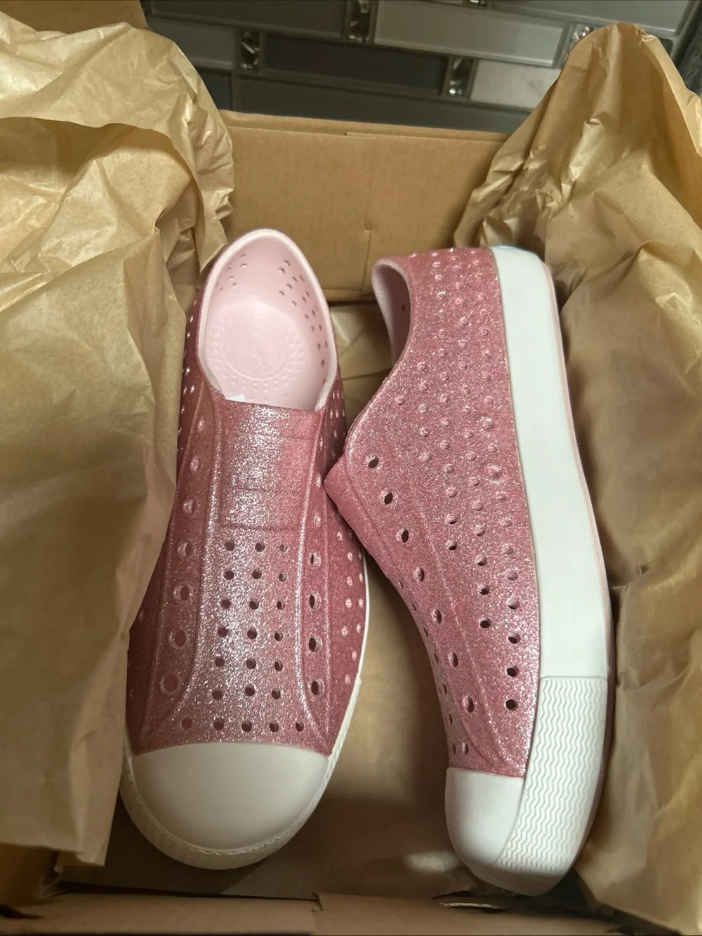 Native Big girls Sz J4 Jefferson Pink Sparkle Bling WaterProof Slip On Loafers